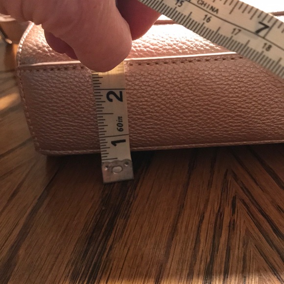 Just Fab NWOT Metallic crossbody Never Worn - Picture 4 of 6